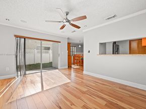 20155 E Oakmont Cir, Hialeah FL 33015