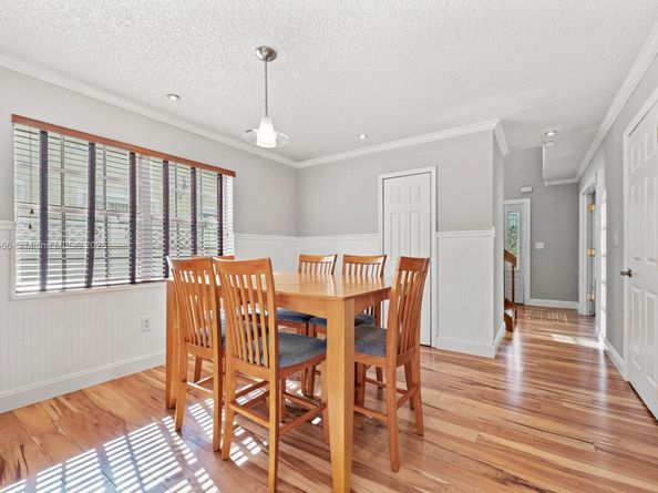 20155 E Oakmont Cir, Hialeah FL 33015