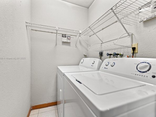 20155 E Oakmont Cir, Hialeah FL 33015