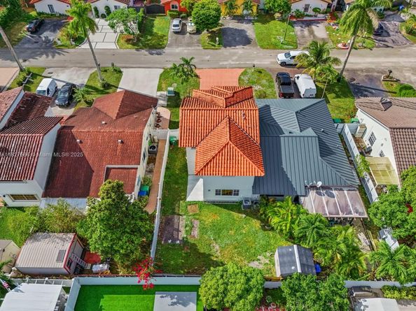 20155 E Oakmont Cir, Hialeah FL 33015
