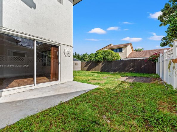 20155 E Oakmont Cir, Hialeah FL 33015