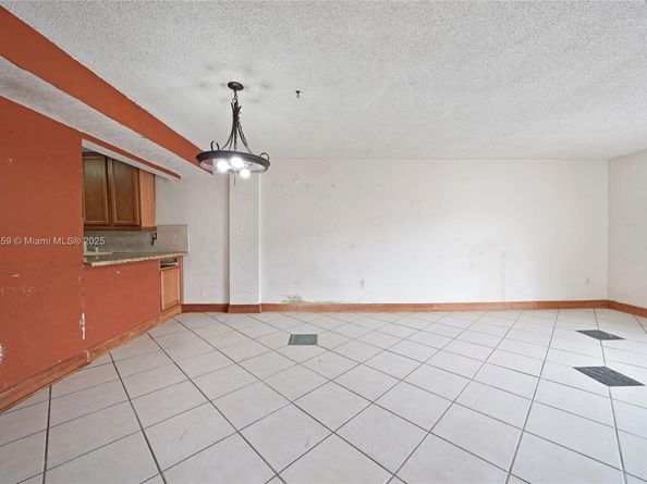 1950 W 56th St 2311B, Hialeah FL 33012