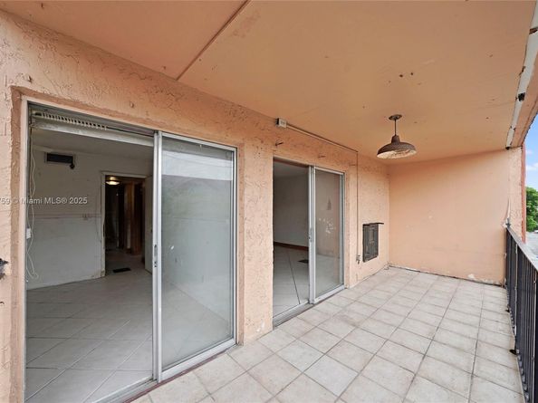 1950 W 56th St 2311B, Hialeah FL 33012