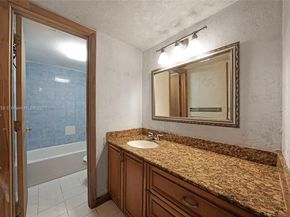 1950 W 56th St 2311B, Hialeah FL 33012