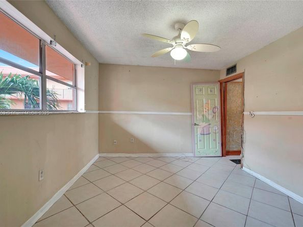 1950 W 56th St 2311B, Hialeah FL 33012