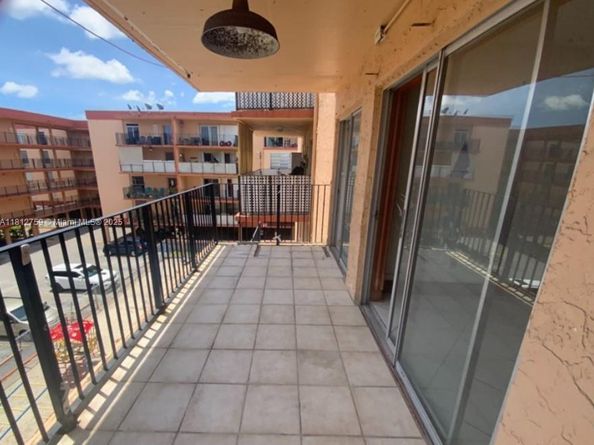 1950 W 56th St 2311B, Hialeah FL 33012