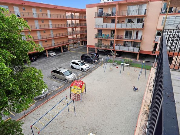 1950 W 56th St 2311B, Hialeah FL 33012