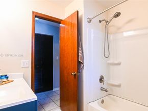 8631 NW 48th St, Lauderhill FL 33351