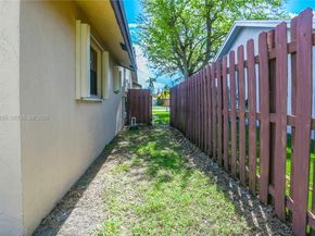 8631 NW 48th St, Lauderhill FL 33351