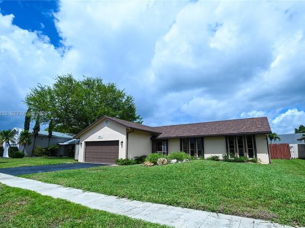 8631 NW 48th St, Lauderhill FL 33351