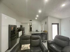 4518 NW 185th St, Miami Gardens FL 33055