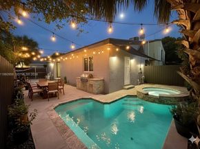 4518 NW 185th St, Miami Gardens FL 33055