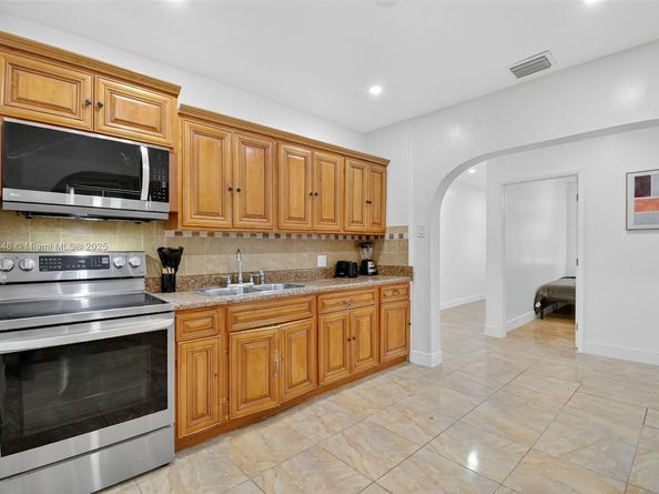 643 NE 130th St, North Miami FL 33161