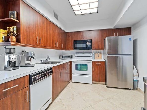 3600 Mystic Pointe Dr 1209, Aventura FL 33180