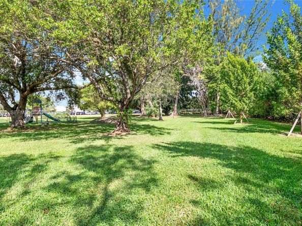 8650 SW 67th Ave 1042, Pinecrest FL 33156