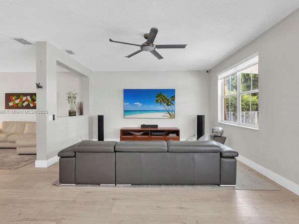 1012 Tupelo Way, Weston FL 33327