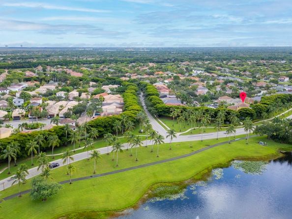 1012 Tupelo Way, Weston FL 33327