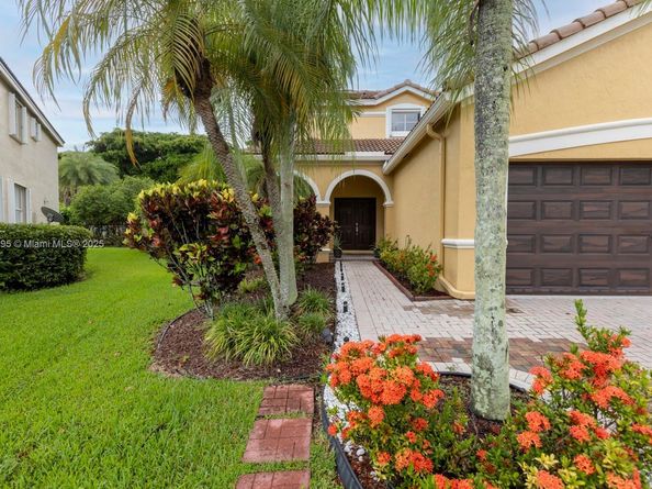 1012 Tupelo Way, Weston FL 33327