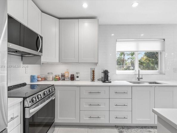 6140 SW 62nd St, South Miami FL 33143