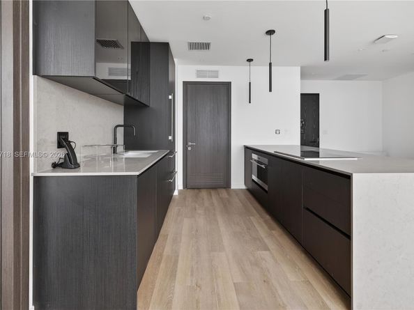 20 NE 11th 4701, Miami FL 33132