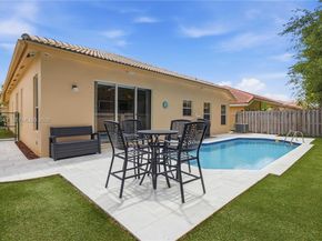 14033 N Cypress Cove Cir, Davie FL 33325