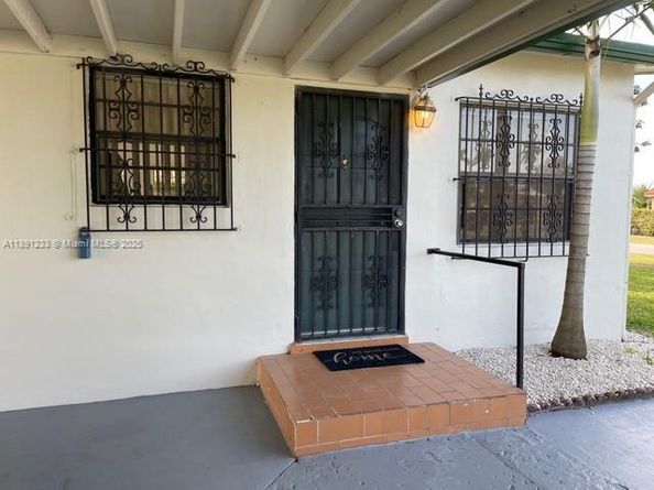 3831 W 4th Ct, Hialeah FL 33012