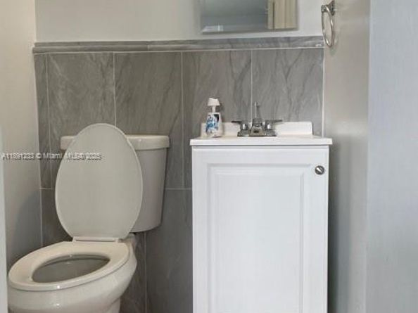 3831 W 4th Ct, Hialeah FL 33012
