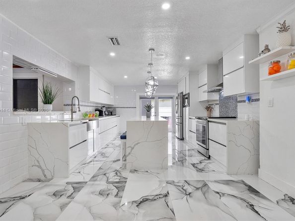 12121 SW 107th St, Miami FL 33186