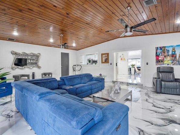 12121 SW 107th St, Miami FL 33186
