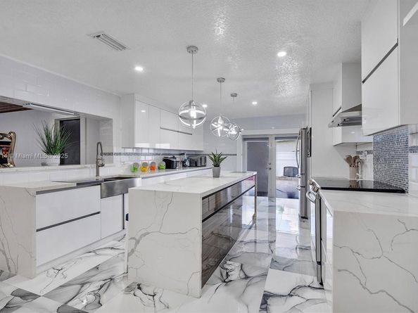 12121 SW 107th St, Miami FL 33186