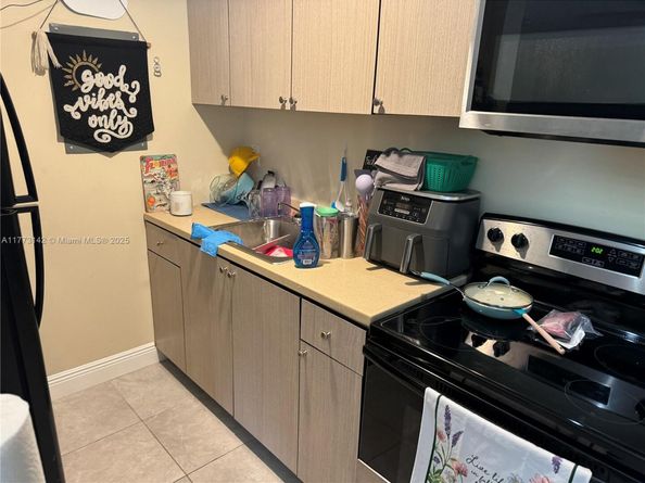 2960 SW 17th St, Fort Lauderdale FL 33312