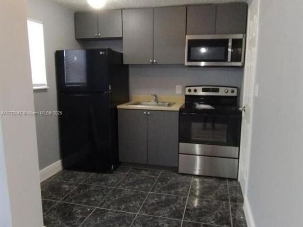 2960 SW 17th St, Fort Lauderdale FL 33312