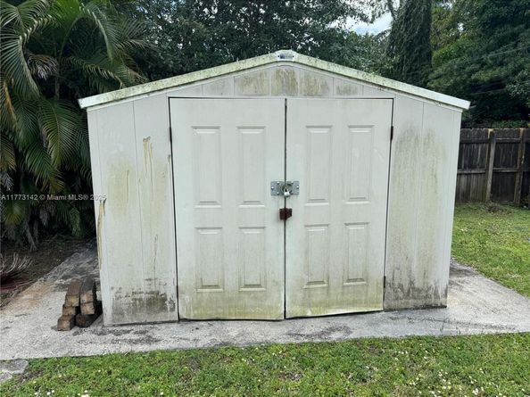 2960 SW 17th St, Fort Lauderdale FL 33312
