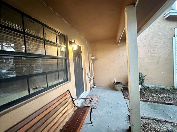 10554 NW 3rd St, Pembroke Pines FL 33026