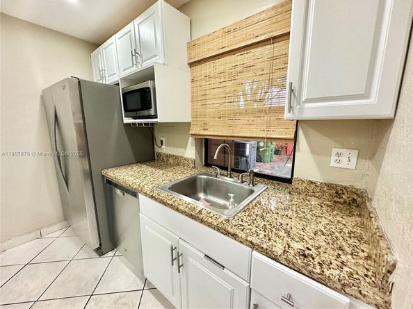 10554 NW 3rd St, Pembroke Pines FL 33026