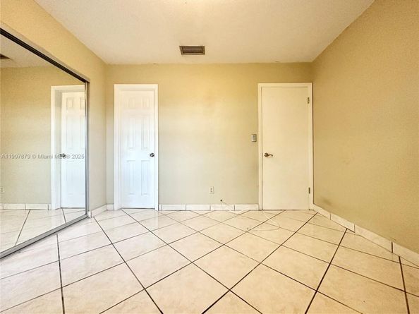 10554 NW 3rd St, Pembroke Pines FL 33026