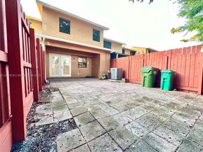 10554 NW 3rd St, Pembroke Pines FL 33026