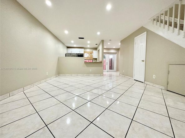 10554 NW 3rd St, Pembroke Pines FL 33026