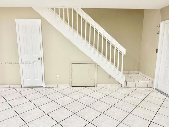 10554 NW 3rd St, Pembroke Pines FL 33026