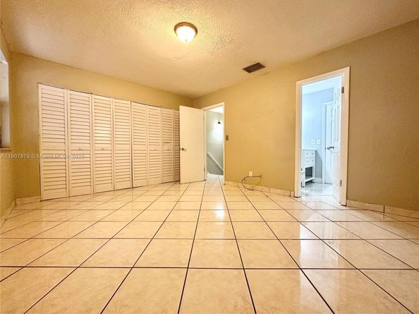 10554 NW 3rd St, Pembroke Pines FL 33026