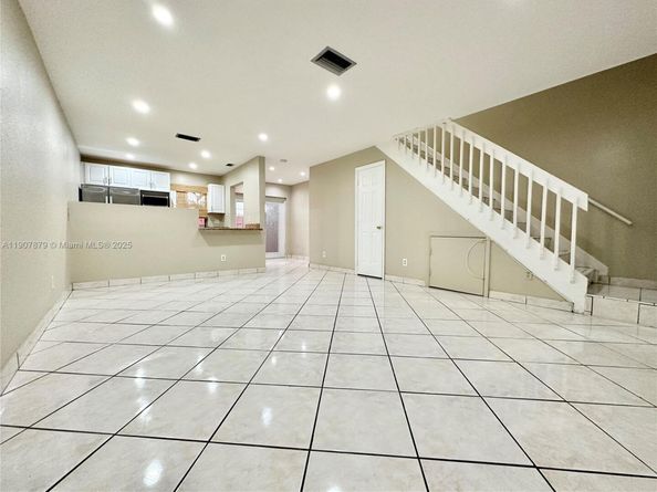 10554 NW 3rd St, Pembroke Pines FL 33026