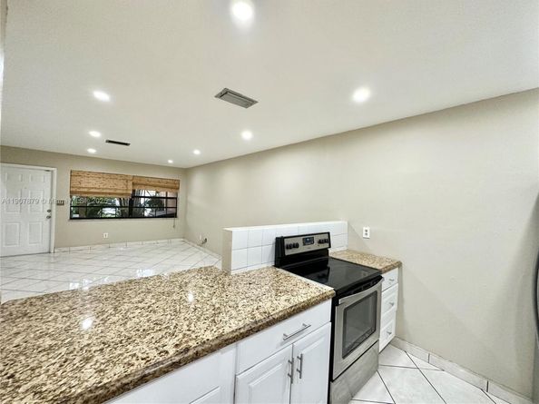 10554 NW 3rd St, Pembroke Pines FL 33026