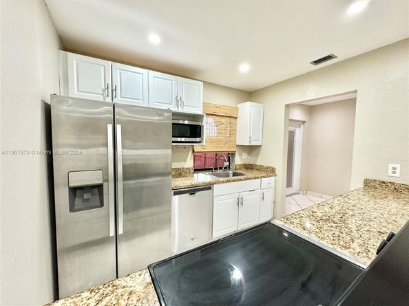 10554 NW 3rd St, Pembroke Pines FL 33026