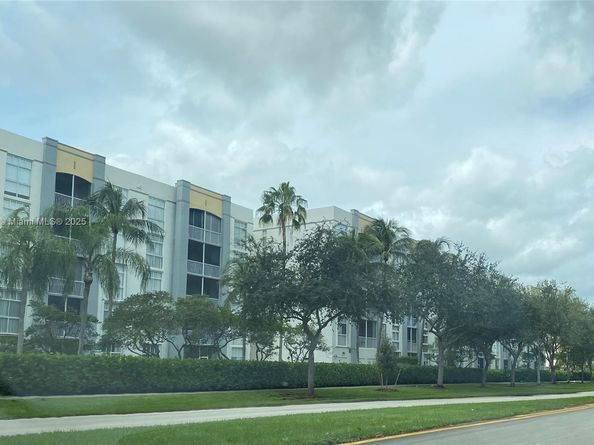 9725 NW 52nd St 522, Doral FL 33178