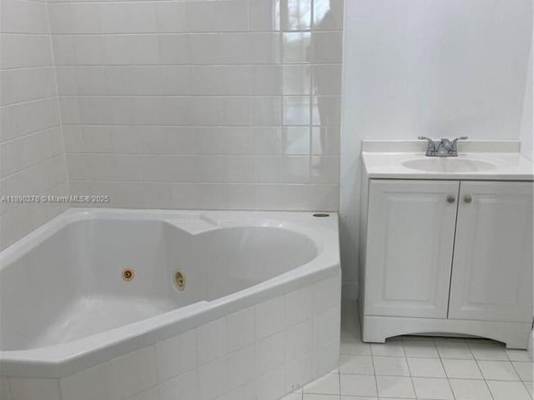 9725 NW 52nd St 522, Doral FL 33178