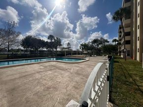 800 NE 195th St 501, Miami FL 33179