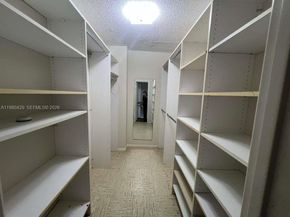 800 NE 195th St 501, Miami FL 33179