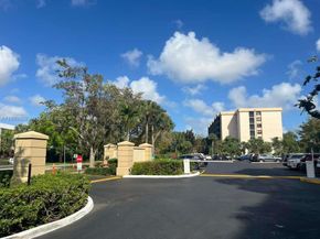 800 NE 195th St 501, Miami FL 33179
