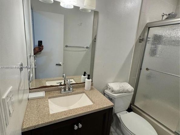 12032 S Las Palmas Dr, Pembroke Pines FL 33025