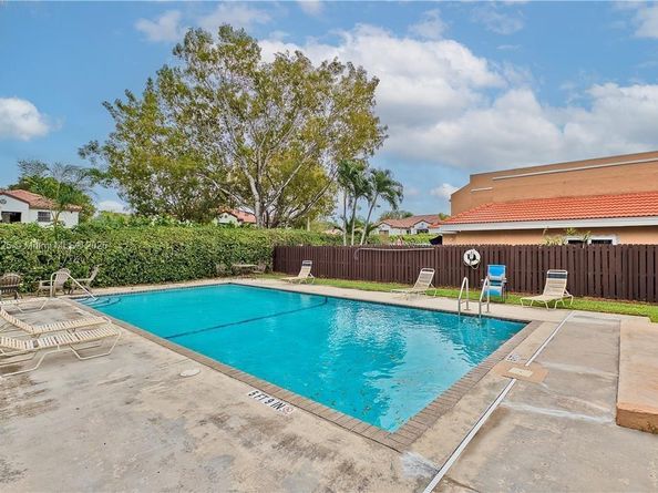 12032 S Las Palmas Dr, Pembroke Pines FL 33025